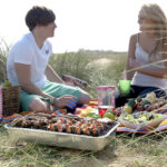 Barbequick_party_picnic_couple